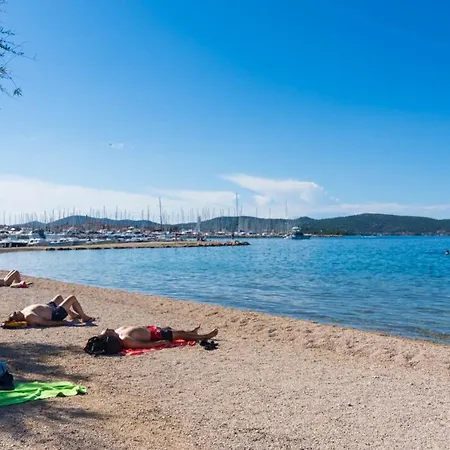 Konukevi Rajna Biograd Na Moru
