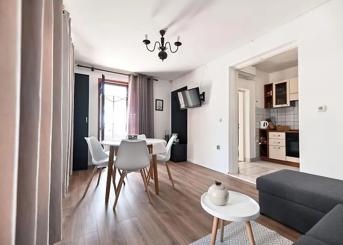 Rajna Pensjonat Biograd Na Moru