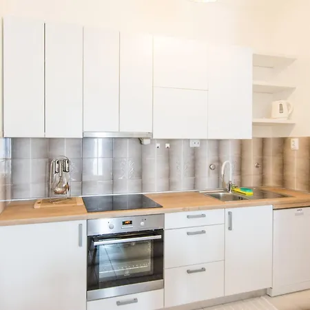 Rajna Πανσιόν 4*