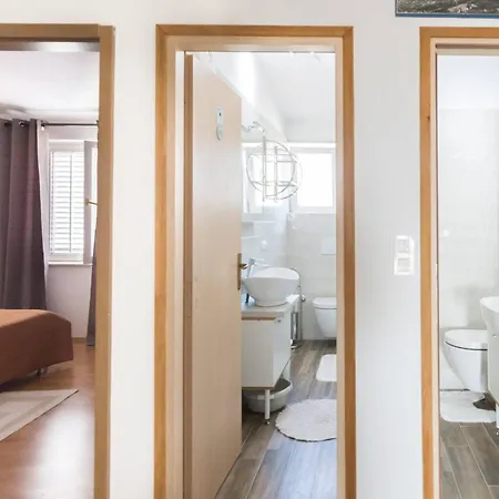 Rajna Biograd Na Moru