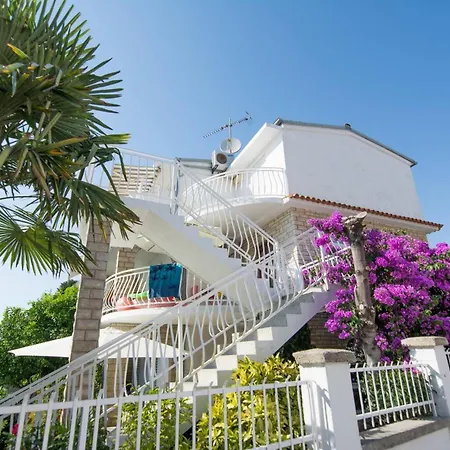 Rajna Guest house