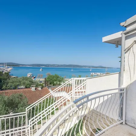 Rajna Biograd Na Moru