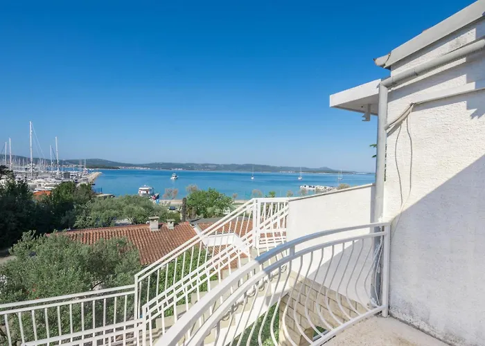 Rajna Biograd Na Moru