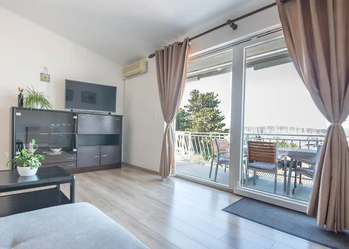 Rajna Gostinjska kuća Biograd Na Moru
