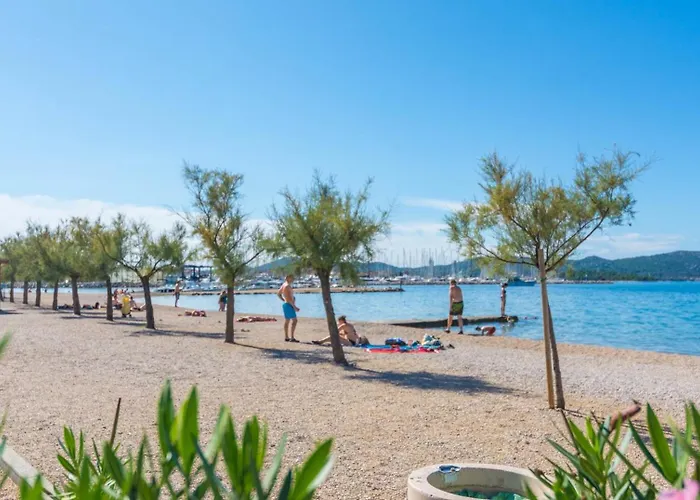 Rajna Gostinjska kuća Biograd Na Moru